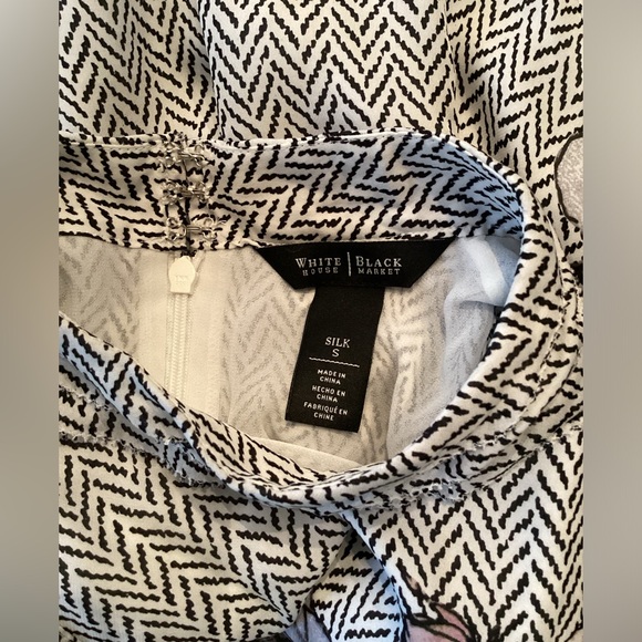 White House Black Market 100% Silk Floral Top Size S - Picture 9 of 10